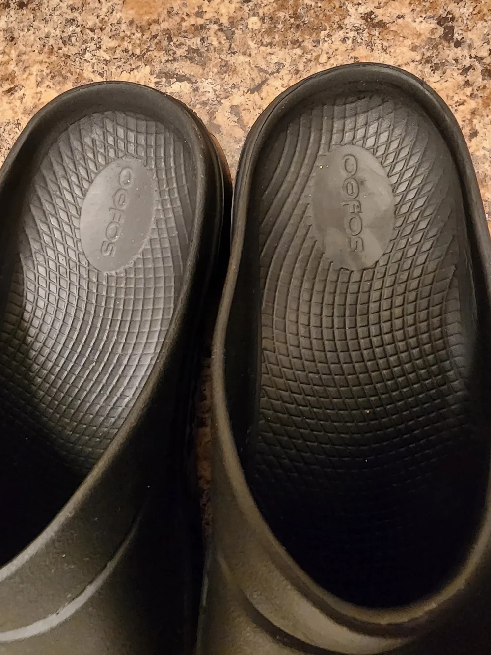 OOFOS OOcloog Black Recovery Clogs Women’s 8 / Men’s 6